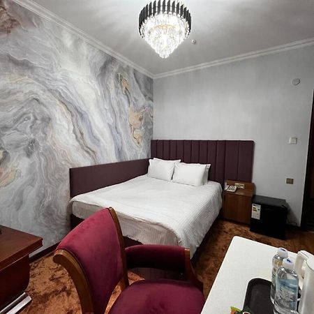 Hotel Luxurious Taras Exterior foto