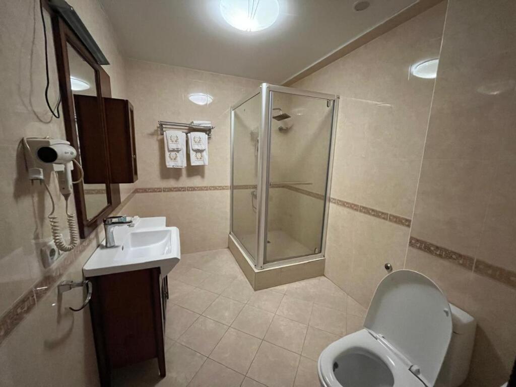 Hotel Luxurious Taras Exterior foto