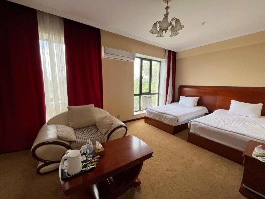Hotel Luxurious Taras Exterior foto