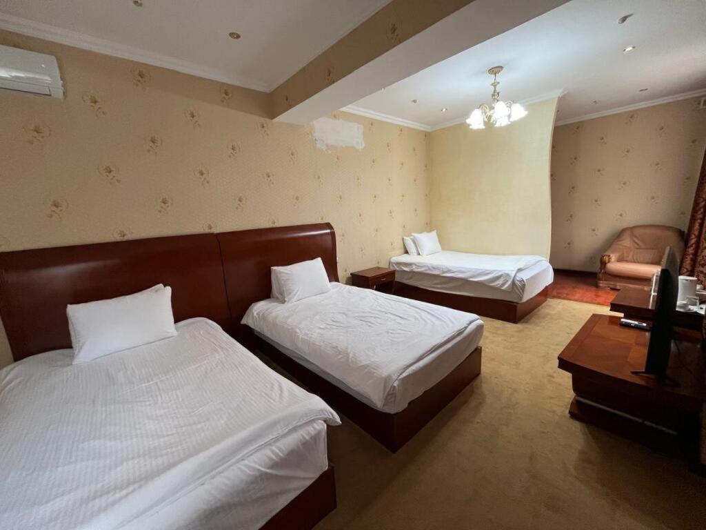 Hotel Luxurious Taras Exterior foto
