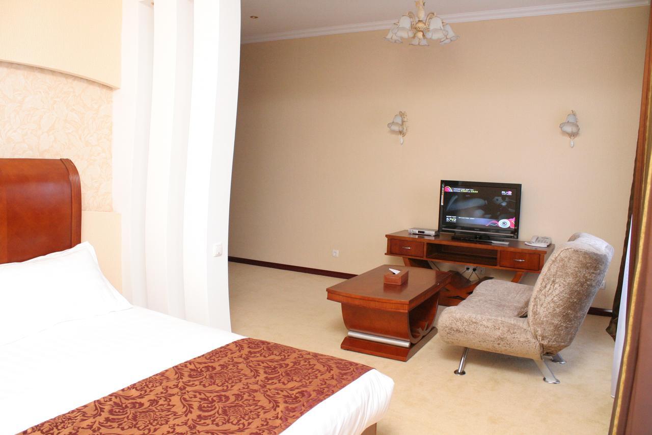 Hotel Luxurious Taras Exterior foto
