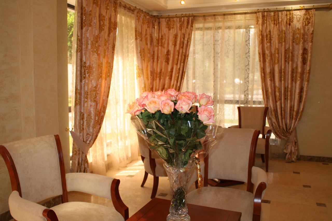 Hotel Luxurious Taras Exterior foto