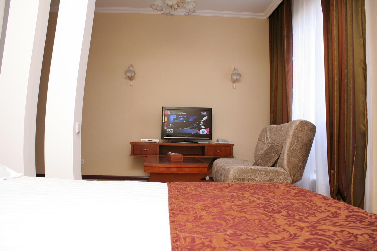 Hotel Luxurious Taras Exterior foto