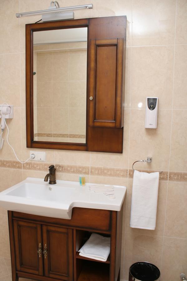 Hotel Luxurious Taras Exterior foto